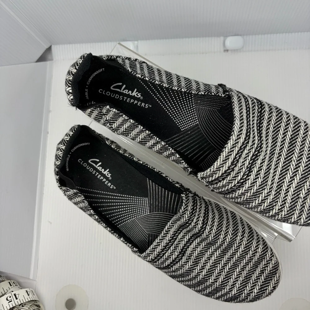 Clarks Cloudsteppers Black and White Slip-On Flats 9M